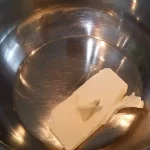 Bareni krompir sa peršunom | Dodavanje margarina i peršuna | Postupak 3 | Slika 1/5