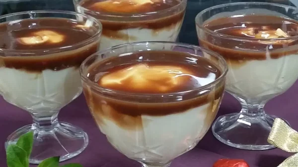 Monte Belo | Istaknuta slika 1/4 | Kremasti, a, la, Monte, užitak, od, bele, čokolade, i, slatke, pavlake