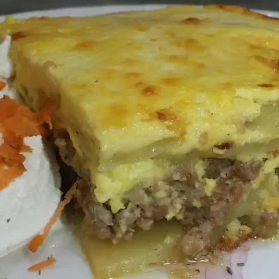 Musaka sa mlevenim mesom i krompirom | Serviranje musake | Postupak 7 | Slika 3/3
