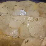 Musaka sa mlevenim mesom i krompirom | Ređanje musake | Postupak 3 | Slika 1/5