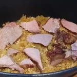 Podvarak sa suvim mesom | Ređanje kupusa i mesa u tepsiji | Postupak 4 | Slika 3/7