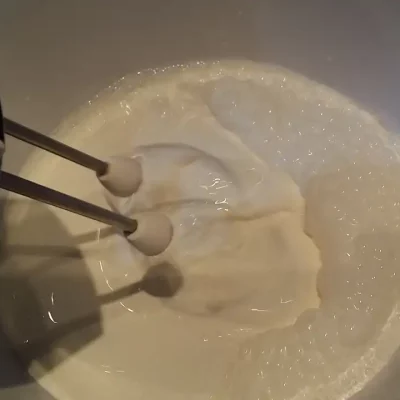 Rozen torta sa Milka čokoladom | Priprema slatke pavlake | Postupak 4 | Slika 2/3