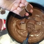 Rozen torta sa Milka čokoladom | Dodavanje milka čokolade | Postupak 2 | Slika 2/7