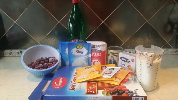 Voćna torta sa ananasom i višnjama 1 | Istaknuta slika 4/4 | Osvežavajući, voćni, duet, prirode, u, slatkom, okruženju