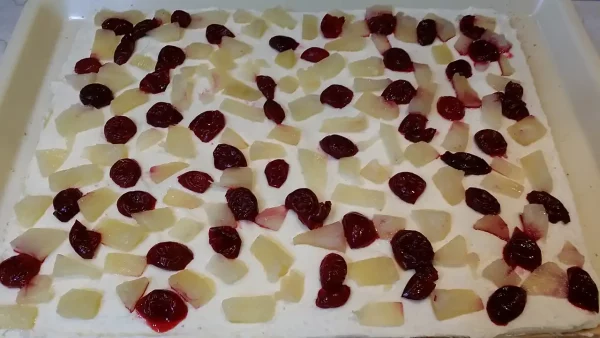 Voćna torta sa ananasom i višnjama 10 | Istaknuta slika 3/4 | Osvežavajući, voćni, duet, prirode, u, slatkom, okruženju