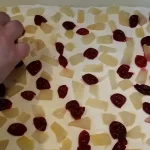 Voćna torta sa ananasom i višnjama | Ređanje torte | Postupak 5 | Slika 6/12