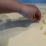 Voćna torta sa ananasom i višnjama | Ređanje torte | Postupak 5 | Slika 5/12