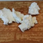 Voćna torta sa ananasom i višnjama | Ređanje torte | Postupak 5 | Slika 3/12