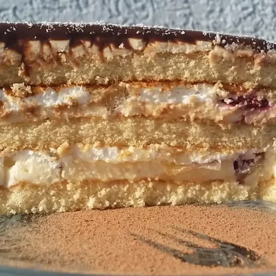 Voćna torta sa ananasom i višnjama | Dekorisanje i serviranje | Postupak 6 | Slika 3/3