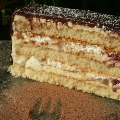 Voćna torta sa ananasom i višnjama | Dekorisanje i serviranje | Postupak 6 | Slika 2/3