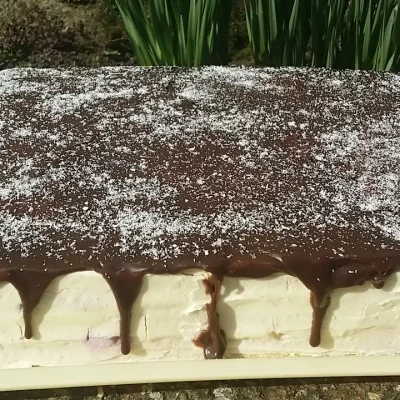 Voćna torta sa ananasom i višnjama | Dekorisanje i serviranje | Postupak 6 | Slika 1/3