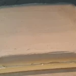 Voćna torta sa ananasom i višnjama | Ređanje torte | Postupak 5 | Slika 12/12