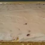 Voćna torta sa ananasom i višnjama | Ređanje torte | Postupak 5 | Slika 9/12