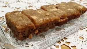 Kolač sa jabukama i džemom od smokve Kolač sa jabukama i džemom od smokve- Istaknuta slika