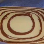 Mramorni kolač sa kupinama | Ređanje kolača | Postupak 4 | Slika 5/8