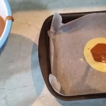 Mramorni kolač sa kupinama | Ređanje kolača | Postupak 4 | Slika 2/8