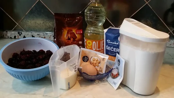 Mramorni kolač sa kupinama | 4/4 Mramorni kolač sa kupinama 2 | Istaknuta slika 4/4 | Svaka, doza, slatkog, zaslužuje, malo, voća, prirodnog, ukusa, i, vibrantne, boje