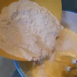 Mramorni kolač sa kupinama | Završni deo patišpana  | Postupak 2 | Slika 5/6