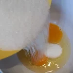 Mramorni kolač sa kupinama | Priprema jaja za patišpan | Postupak 1 | Slika 3/4