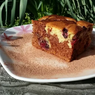 Mramorni kolač sa kupinama | Serviranje | Postupak 6 | Slika 2/2