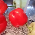 Posne punjene paprike sa pečurkama | Priprema paprika i krompira | Postupak 4 | Slika 1/8