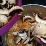 Posne punjene paprike sa pečurkama | Dinstanje povrća | Postupak 3 | Slika 6/10