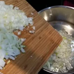 Posne punjene paprike sa pečurkama | Dinstanje povrća | Postupak 3 | Slika 2/10