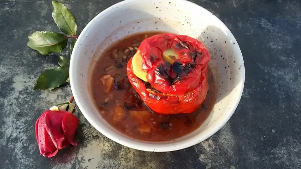 Posne punjene paprike sa pečurkama 5 | Istaknuta slika 1/4 | 7, neodoljivih, –, paprika, pečurka, pirinač, krompir, i, šargarepa, u, balansu, paradajz, sosa, i, luka