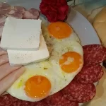 Banatski doručak sa jajima i suhomesnatim 1 | Istaknuta slika 1/4 | Energija, koja, te, uvodi, u, radni, mod, brže, od, alarma