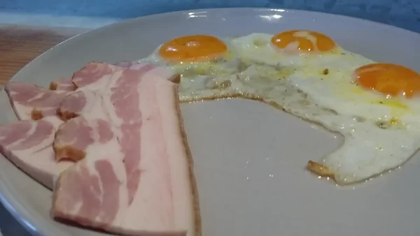 Banatski doručak sa jajima i suhomesnatim 14 | Istaknuta slika 2/4 | Energija, koja, te, uvodi, u, radni, mod, brže, od, alarma