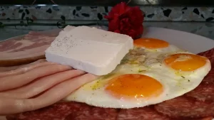 Banatski doručak sa jajima i suhomesnatim 2- Istaknuta slika