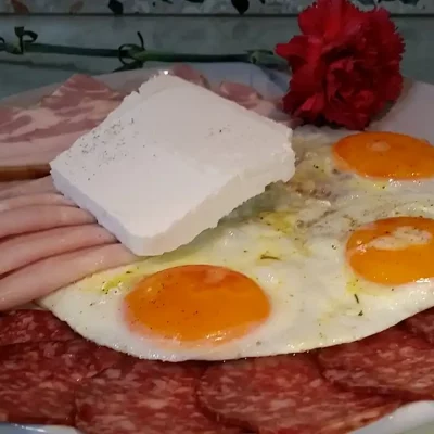 Banatski doručak sa jajima i suhomesnatim | Serviranje | Postupak 3 | Slika 1/3