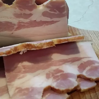 Banatski doručak sa jajima i suhomesnatim | Priprema suhomesnatog mesa | Postupak 2 | Slika 1/3