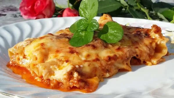 Kaneloni bolonjez 1 | Istaknuta slika 1/4 | Italijanski, klasik, na, mom, stolu