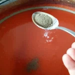 Domaći kuvani paradajz | Dodavanje začina | Postupak 5 | Slika 3/4