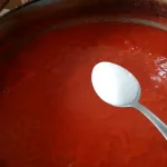 Domaći kuvani paradajz | Dodavanje začina | Postupak 5 | Slika 1/4