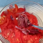 Salata od paradajza i crvenog luka | Priprema povrća | Postupak 1 | Slika 8/8