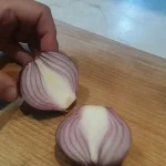 Salata od paradajza i crvenog luka | Priprema povrća | Postupak 1 | Slika 1/8