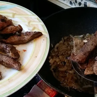 Svinjska džigerica u sosu | Dinstanje džigerice  | Postupak 3 | Slika 1/3