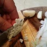 Svinjska džigerica u sosu | Priprema luka | Postupak 2 | Slika 2/4