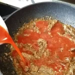 Svinjska džigerica u sosu | Dodavanje začina i pradajz sosa | Postupak 4 | Slika 4/5