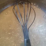 Gust pasulj sa dimljlenom kolenicom | Dodavanje zaprške | Postupak 5 | Slika 4/6