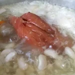 Gust pasulj sa dimljlenom kolenicom 16 | Istaknuta slika 2/4 | Tradicija, ukusa, prenošena, generacijama, na, selu, obrok, koji, greje, i, hrani