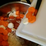 Gust pasulj sa dimljlenom kolenicom | Priprema povrća | Postupak 3 | Slika 4/7