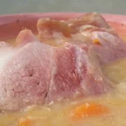 Gust pasulj sa dimljlenom kolenicom