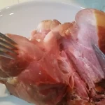 Gust pasulj sa dimljlenom kolenicom | Serviranje | Postupak 6 | Slika 3/5