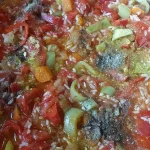 Kobasica sa pirinčom i povrćem iz rerne | Dodavanje ostalih sastojka | Postupak 3 | Slika 5/6