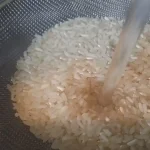 Kobasica sa pirinčom i povrćem iz rerne | Dodavanje ostalih sastojka | Postupak 3 | Slika 1/6