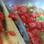 Kobasica sa pirinčom i povrćem iz rerne | Dinstanje povrća | Postupak 2 | Slika 7/8