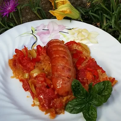 Slika vezana za Kobasica sa pirinčom i povrćem iz rerne